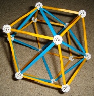 rombski dodekaeder z včrtano kocko